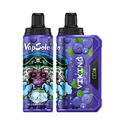 Två vape-enheter med färgglada etiketter: en har en seriefigur som bär solglasögon omgiven av moln med smaken "Blueberry Ice" och den andra visar ordet "KING" tillsammans med blåbärsgrafik och en LCD-skärm som visar "100%".