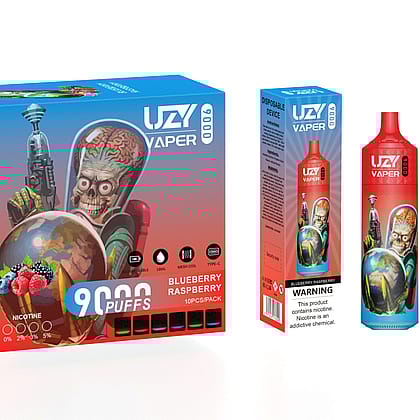 Envase de un dispositivo de vapeo desechable llamado "UZI Vaper" con sabor a arándanos y frambuesas, que presenta un alienígena caricaturesco sosteniendo un globo terráqueo, y un etiquetado que indica 9.000 caladas, opciones de potencia de nicotina y advertencias sobre la adicción a la nicotina.