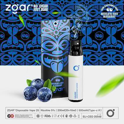 Confezione monouso per vape Zgar Absolute-Zero Blueberry con grafica tribale, informazioni sul contenuto di nicotina e mirtilli.