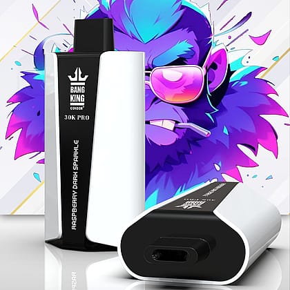 Una pubblicità per il vape usa e getta Bang King Color 30K Pro, che presenta un dispositivo che offre 30.000 boccate con una capacità di 36 ml di e-liquid e una batteria da 850 mAh, accompagnata da una grafica viola vibrante e astratta e da un testo che illustra le specifiche del prodotto.