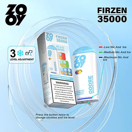 Produktbild av Zoooy Firzen 35000, en vaping-enhet med funktioner för justering av nikotin och isnivå, presenterad tillsammans med dess förpackning med varningar för smak av blåbärshallon och användningsinstruktioner, på en blå bakgrund.