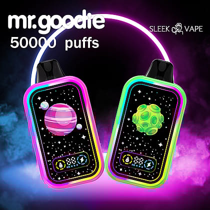 Zwei Vape-Geräte mit Neonmotiven und farbenfrohen Weltraum-Motiven, beschriftet mit „Mr.Goodie 50000 Puffs Sleek Vape“, vor einem rauchigen, dunklen Hintergrund.
