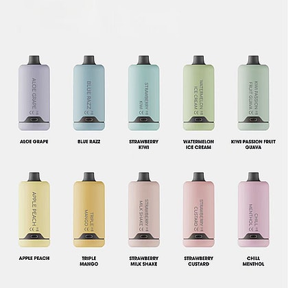 Zehn zylindrische Vape-Geräte in verschiedenen Pastellfarben, die jeweils mit verschiedenen Geschmacksrichtungen beschriftet sind, darunter Aloe Grape, Blue Razz, Strawberry Kiwi, Watermelon Ice Cream, Kiwi Passion Fruit Guava, Apple Peach, Triple Mango, Strawberry Milk Shake, Strawberry Custard und Chill Menthol.