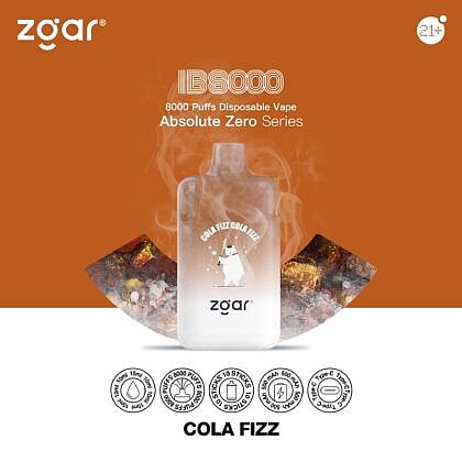 Image promotionnelle pour la vape jetable zgår IB8000, saveur Cola Fizz, 8000 bouffées, faisant partie de la série Absolute Zero, présentant une bouteille blanche avec une image d'ours polaire et diverses icônes de produits.