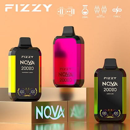 Tres coloridos dispositivos de vapeo FIZZY NQVA 20000 puff en diferentes colores (amarillo/negro, rosa y verde/negro) se muestran en una superficie dorada, con iconos que indican características como la bobina de malla dual, la capacidad de 28ML y la carga Type-C.