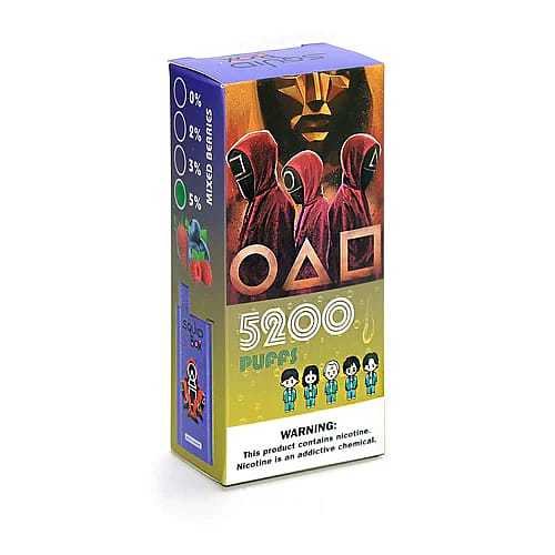 Eine Schachtel mit einem 5200-Puff-Vaporizer mit einer "Squid Game"-Verpackung, die Bilder von maskierten Figuren und einen Nikotin-Warnhinweis enthält.