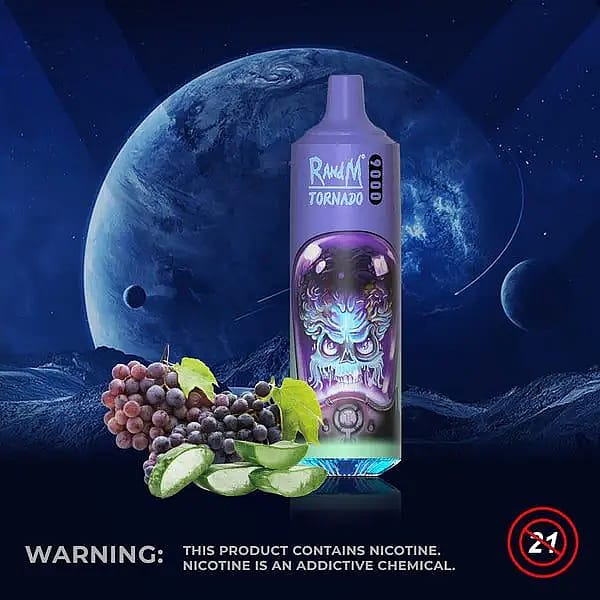 Un dispositivo di svapo viola con l'etichetta "R and M Tornado" con l'immagine di un volto minaccioso, accompagnato da uva e fette di cetriolo, su uno sfondo cosmico. In basso è presente un testo di avvertimento sulla nicotina.
