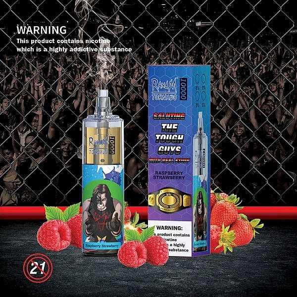 En vaping-enhet och dess förpackning med hallon- och jordgubbssmak, med en varningsetikett om nikotinberoende, mot en bakgrund av en jublande publik.