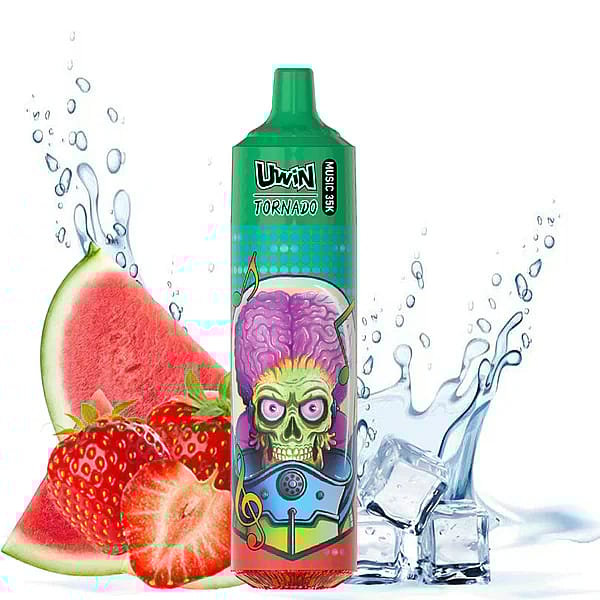 Ein farbenfrohes Vaping-Gerät mit einem grünen Deckel und der Aufschrift „Uwin Tornado“ sowie einem psychedelischen Totenkopf-Design, umgeben von Wassermelonenscheiben, Erdbeeren und Eis mit einem Spritzwassereffekt.