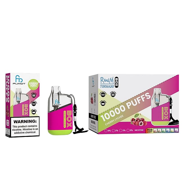 Un dispositivo di svapo monouso con scritto sulla confezione "10000 PUFFS" e aroma "Cherry Lychee". Il dispositivo ha una parte superiore trasparente e un corpo rosa e verde, con il marchio "R&M Tornado Box" visibile.