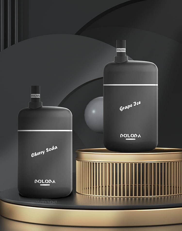 Deux dispositifs de vaporisation noirs étiquetés "Cherry Soda" et "Grape Ice" sont présentés sur une surface métallique avec un fond sombre minimaliste.