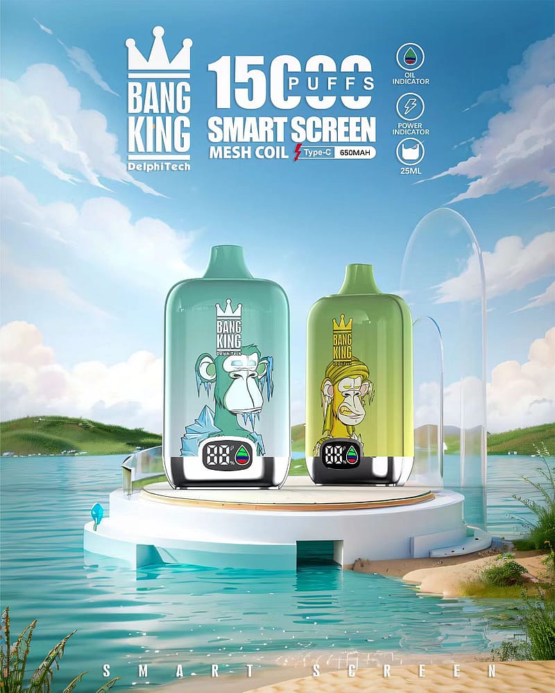 Dos dispositivos de vapeo desechables con la etiqueta "Bang King" se exhiben en un escenario futurista al aire libre. Cada dispositivo cuenta con una pantalla inteligente y un gráfico de un simio de dibujos animados, y ofrece 15.000 caladas con una batería de 650 mAh y 25 ml de capacidad.