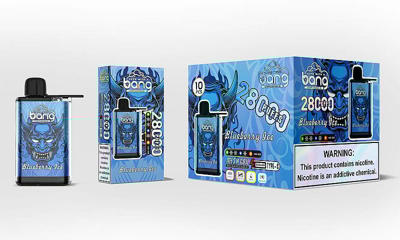 Ein Verpackungsdesign für ein Einweg-Vape-Produkt in Blau und Schwarz mit der Grafik eines Totenkopfs. Die Verpackung hebt den Geschmack „Blueberry Ice“ hervor, listet „28 Züge“ auf und enthält eine Warnung vor Nikotin.