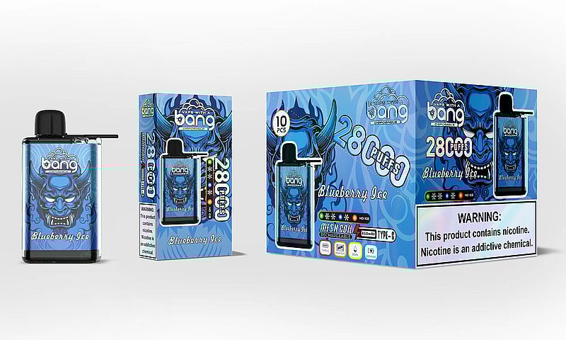 Un emballage conçu pour un produit de vape jetable, avec une palette de couleurs bleu et noir et un motif de crâne. L'emballage met en valeur la saveur « Blueberry Ice », indique « 28 bouffées » et inclut un avertissement concernant la nicotine.