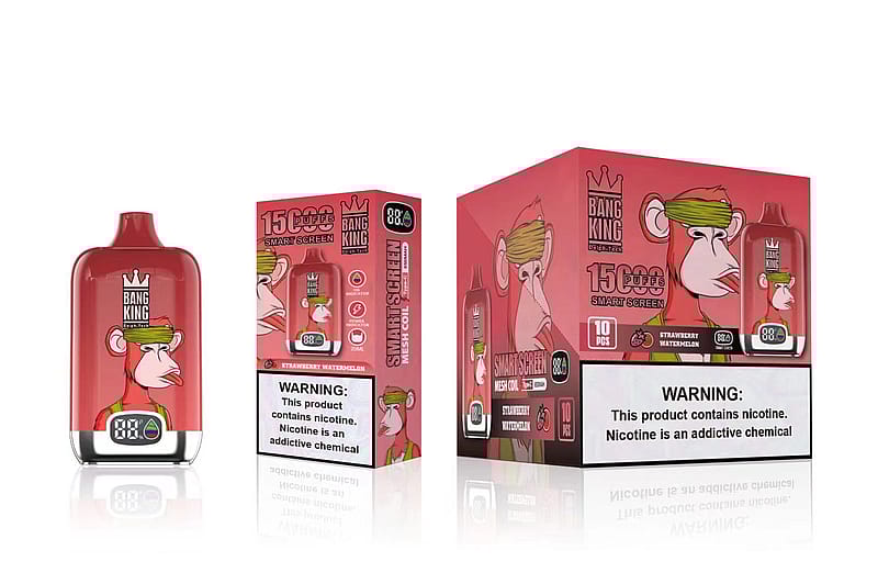 Dispositivo de vapeo Bang King y envase con un mono de dibujos animados que lleva una corona, con texto que indica "15000 caladas", "pantalla inteligente" y sabor "sandía con fresa". La etiqueta de advertencia dice "Este producto contiene nicotina. La nicotina es una sustancia química adictiva".