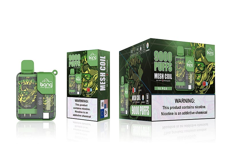 Ein grünes "Bang Box"-Vaporizer-Gerät mit 9000 Zügen, Netzspule und Lush Ice-Geschmack, das neben seiner Verpackung mit Stiergrafik und Nikotinwarnung ausgestellt ist.