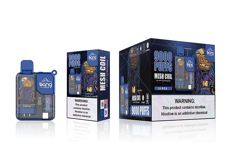 Bang Box Vape-Gerät und Verpackung mit der Aufschrift "9000 Puffs" und "Mesh Coil" mit einem Halloween-Motiv, das eine Figur mit Kürbiskopf zeigt. Auf dem Warnhinweis steht: "Dieses Produkt enthält Nikotin. Nikotin ist eine süchtig machende Chemikalie".
