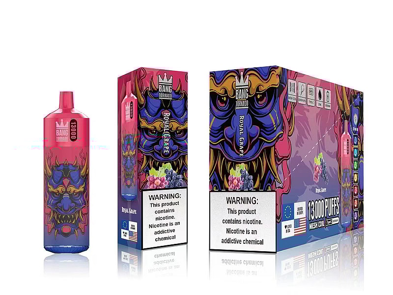 Dispositivo de vapeo desechable Bang Tornado con sabor a "Royal Grape", que presenta un atrevido y colorido diseño demoníaco en el envase y en el dispositivo. El envase destaca "13000 caladas", una advertencia sobre el contenido de nicotina y varios iconos del producto.