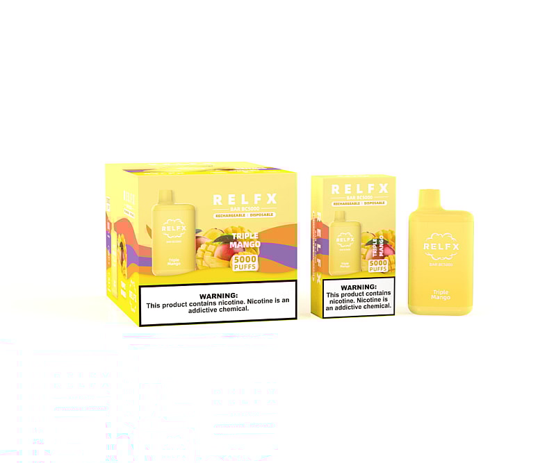 Un dispositivo per svapare RELFX Triple Mango e la sua confezione, che raffigura uno svapo monouso ricaricabile giallo con l'etichetta "5000 boccate", insieme a un avviso che la nicotina è una sostanza chimica che crea dipendenza.