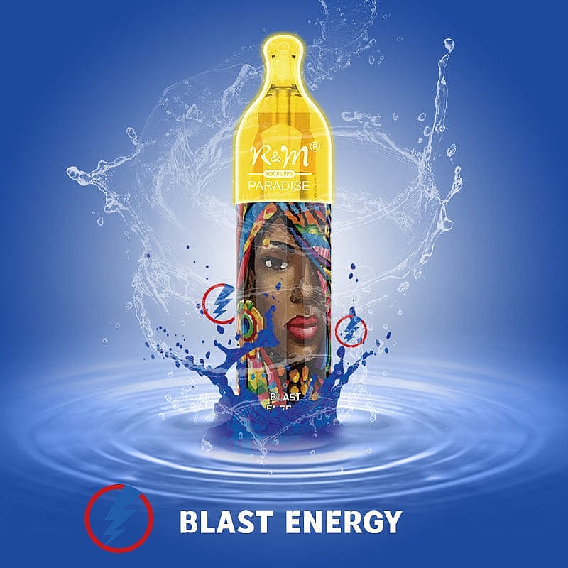 Bouteille de boisson énergisante avec des illustrations vibrantes, des effets d'éclaboussures d'eau et le texte « Blast Energy » sur fond bleu.
