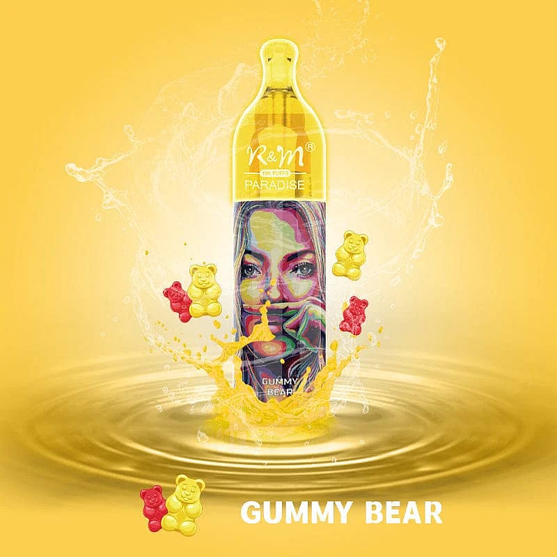 Un appareil de vapotage coloré avec un visage de femme stylisé sur le corps, entouré d'éclaboussures de liquide et d'oursons en gélatine, sur un fond jaune.