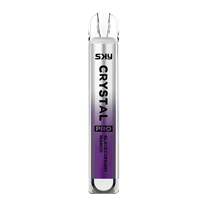 Una penna da svapo argentata e viola con l'etichetta "SKY Crystal Pro Blackcurrant Mango".