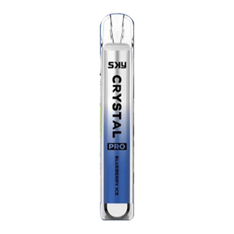 Una penna monouso con l'etichetta "SKY Crystal Pro" al gusto di ghiaccio e mirtillo.