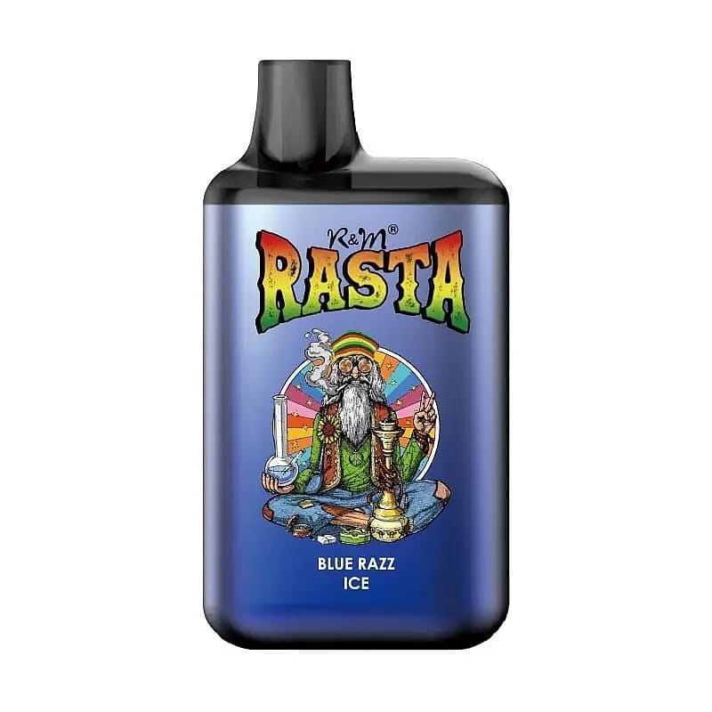 En vape-enhet märkt "K&M Rasta" med en färgstark illustration av en skäggig man som bär en Rasta-hatt, rökande, omgiven av röktillbehör, med smaken "Blue Razz Ice" som anges nedan.