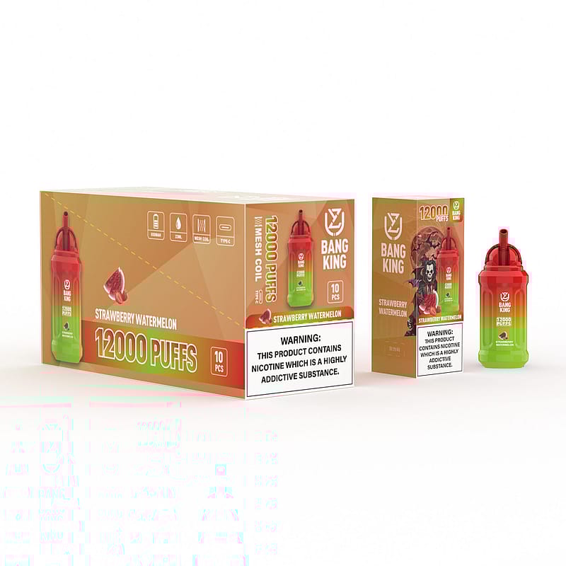 Confezionamento dei prodotti per lo svapo Bang King etichettati "Strawberry Watermelon" con "12000 puffs" visualizzati sulla scatola, insieme a un dispositivo per lo svapo visibile. Sono presenti anche etichette di avvertenza sulla dipendenza da nicotina.
