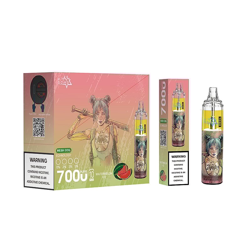 Una confezione per dispositivo di svapo usa e getta con un'immagine stilizzata di un personaggio femminile che tiene in mano una mazza, con aroma "Watermelon Ice" e informazioni su 7000 boccate.