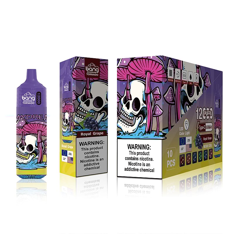 Confezione monouso Purple Bang Tornado con illustrazione di teschi e funghi, aroma "Royal Grape" e avvertenze sul contenuto di nicotina.
