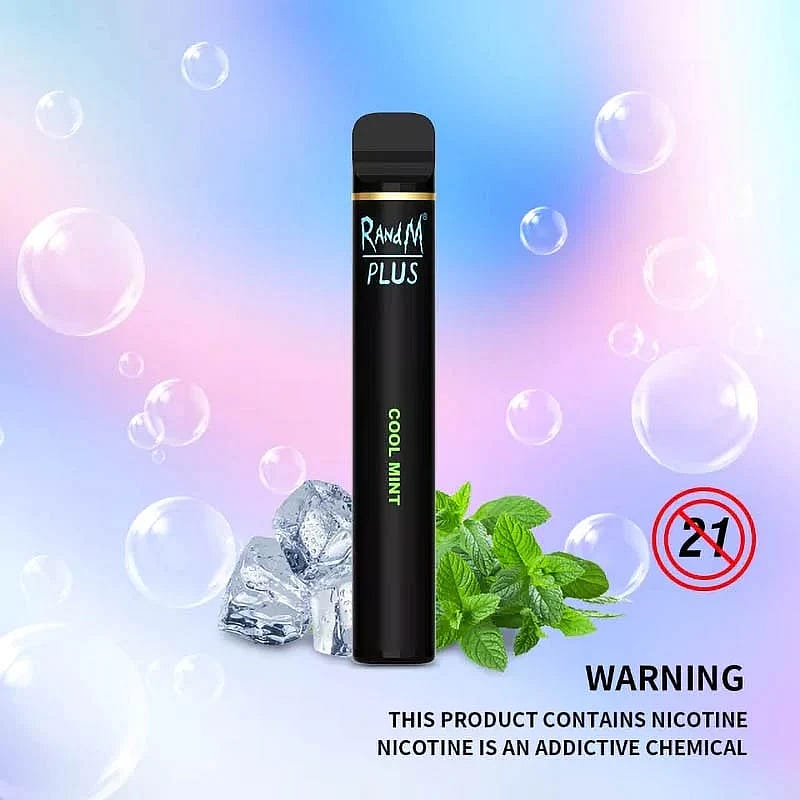 Un vaporizador "RandM Plus" negro con la etiqueta "Cool Mint" con hojas de menta y cubitos de hielo en el fondo.