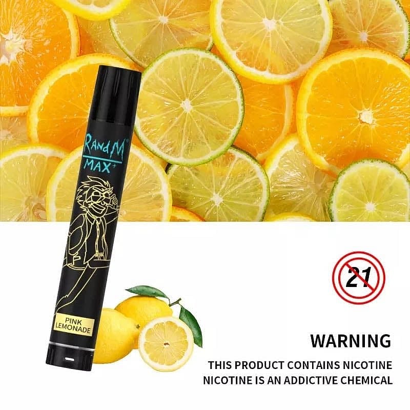 Stylo à vape noir portant la marque "RandM MAX" et l'arôme "Pink Lemonade", sur fond de tranches de citron et d'orange, accompagné d'un avertissement sur la nicotine et d'un symbole de restriction d'âge de 21 ans et plus.