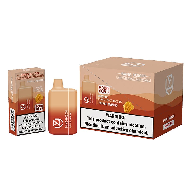 Förpackning med en Bang BC5000 uppladdningsbar engångsvape med smak av Triple Mango, med texten "5000 puffs" och en nikotinvarning.