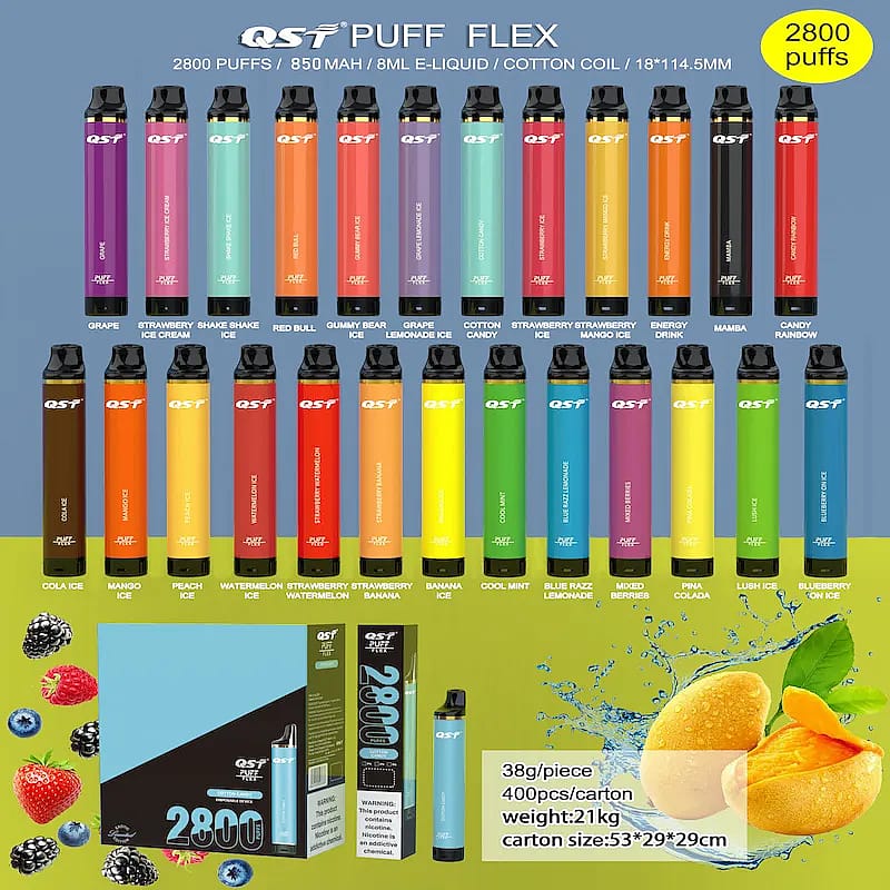 Ein Display mit QST Puff Flex Einwegverdampfern in verschiedenen Farben und Geschmacksrichtungen, mit 2800 Puffs, 850mAh Akku, 8ml E-Liquid und Baumwollspule. Das Bild zeigt mehrere Vape Pens und ein verpacktes Produkt mit Spezifikationen wie 38g Gewicht, 400 Stück pro Karton und 21kg Gesamtgewicht.