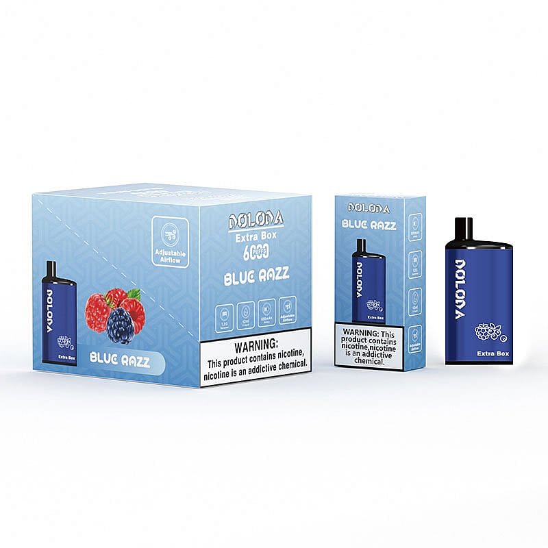 Emballage en boîte et en bouteille d'un produit de vapotage étiqueté « Blue Razz » avec des baies sur la boîte et un avertissement sur la nicotine.