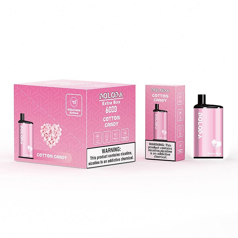 Emballage rose et dispositif de vapotage jetable étiqueté « Doloda Extra Box » avec la saveur « Cotton Candy ». L'emballage comprend un avertissement concernant la nicotine.