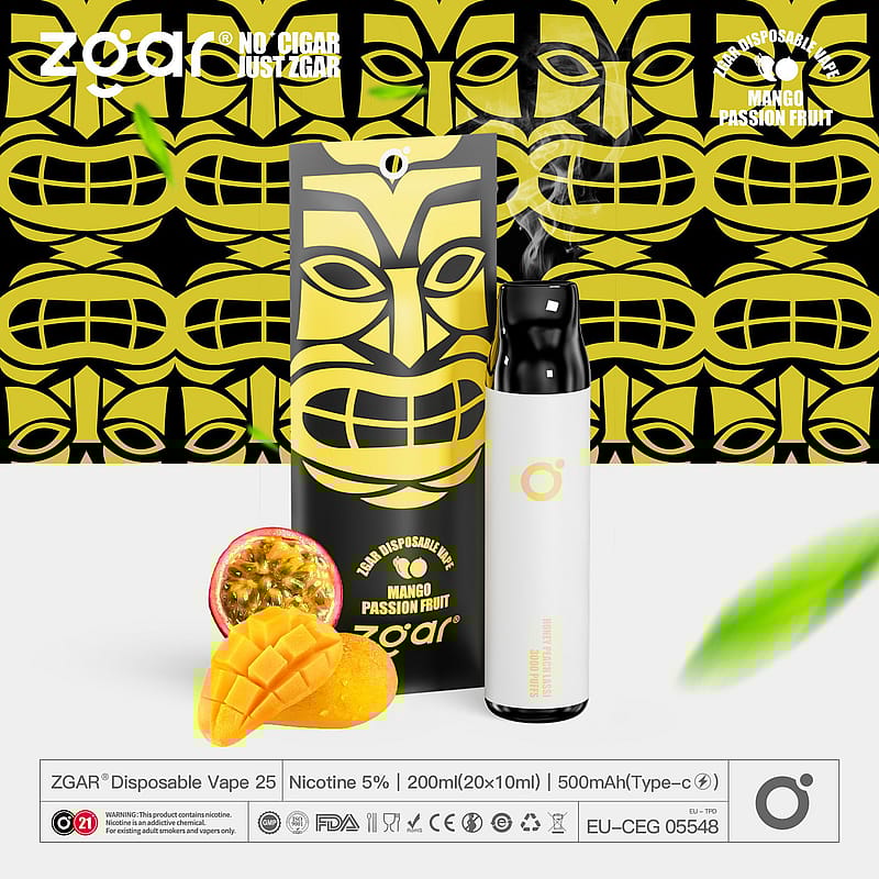 "Vape monouso Zgar al gusto di mango e frutto della passione con un vivace disegno di maschera tribale gialla sulla confezione, con mango a fette e frutto della passione accanto alla penna da svapo".