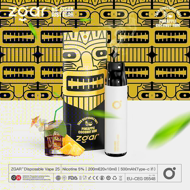 La confezione monouso di Zgar presenta una maschera tribale gialla stilizzata, un dispositivo di svapo bianco e una bevanda con elementi di ananas, cocco e rum.