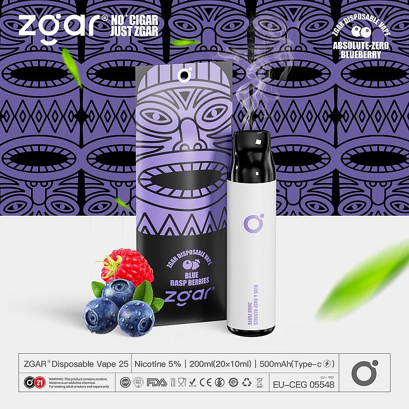Confezione monouso per vape ZGAR con disegno stilizzato di maschera tribale in viola, con mirtilli e lamponi; include informazioni sul prodotto come il contenuto di nicotina (5%), il volume (200 ml) e la capacità della batteria (500mAh).