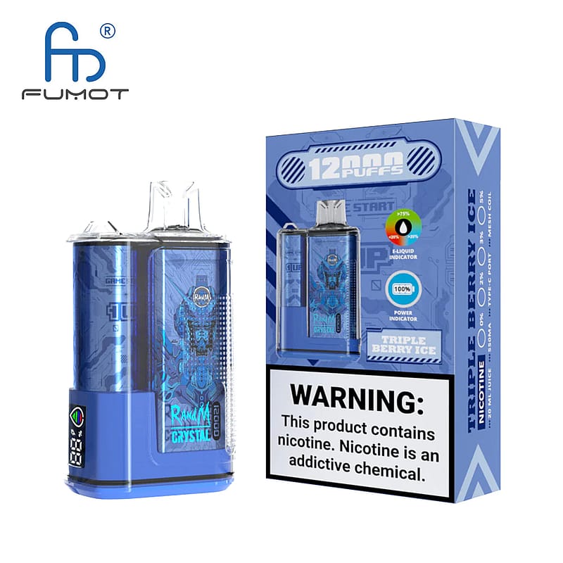 Un dispositivo de vapeo desechable de color azul con la marca "FUMOT" y la etiqueta "12,000 bocanadas" en el paquete. El sabor es "Triple Berry Ice" y una etiqueta de advertencia en la parte inferior indica que el producto contiene nicotina.
