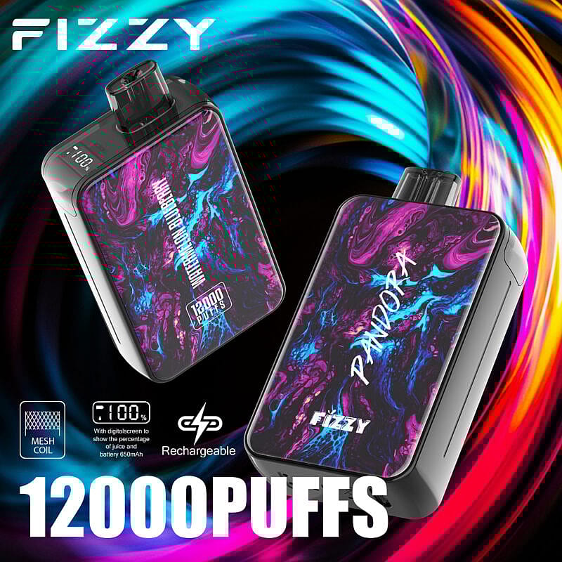 Un dispositivo da svapo ricaricabile nero e viola con il marchio "Fizzy" e il testo "Pandora", capace di 12.000 boccate, dotato di schermo digitale e tecnologia mesh coil.