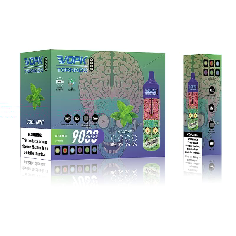 Förpackning för en VOPK Tornado 9000 Cool Mint vape-enhet, med en dödskalle med en exponerad hjärna, mintblad och alternativ för nikotinnivå. Förpackningen visar 9000 puffar, olika funktioner och en nikotinvarning.