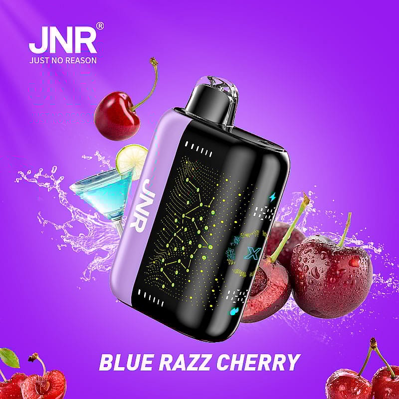 Vape-enhet med "JNR"-märke omgiven av körsbär och en cocktail på lila bakgrund med "Blue Razz Cherry"-text.