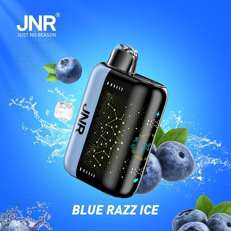 Vape-enhet märkt "JNR" med blåbär, isbitar och vattenstänk på blå bakgrund, med texten "Blue Razz Ice."