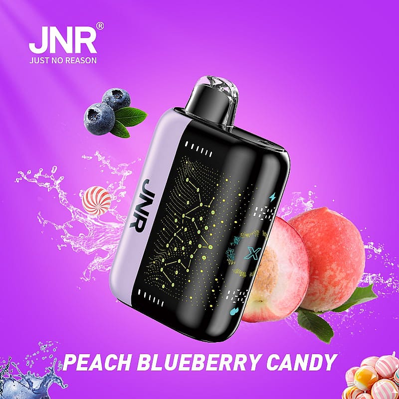En förångare med JNR-logotypen, omgiven av blåbär, persika och godisbilder på en lila bakgrund, märkt "Peach Blueberry Candy".