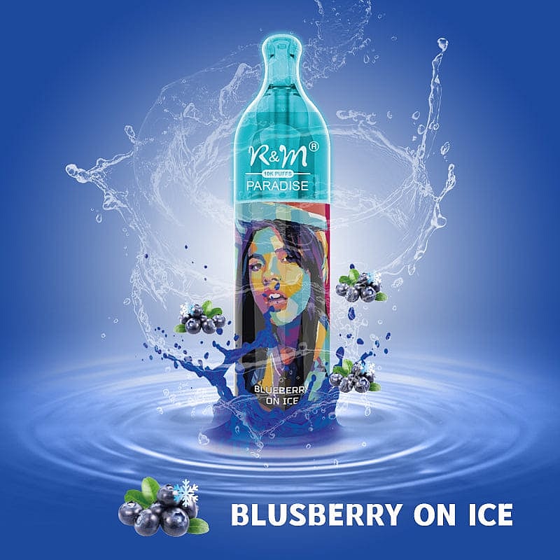 En färgglad vape-penna märkt "K&M Paradise" med smaken "Blueberry on Ice", omgiven av vattenstänk och blåbär mot en blå bakgrund.