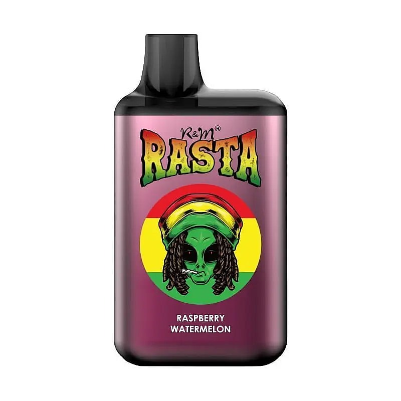 Un dispositivo per svapare etichettato "Rasta" con l'immagine di una testa di alieno verde che indossa un cappello rasta e dei dreadlock, su uno sfondo rosso, giallo e verde, e la scritta "Raspberry Watermelon" nella parte inferiore.