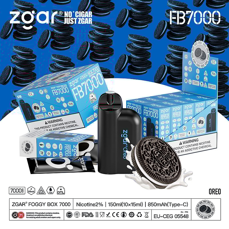 Emballage de vape saveur Oreo de Zgar Foggy Box 7000 avec plusieurs boîtes, appareil et images Oreo. Contient des avertissements, des spécifications et des icônes de produit sur un fond bleu avec des graphiques Oreo.