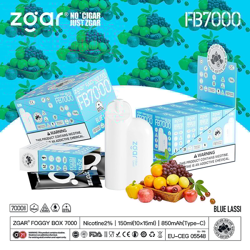 Boîte à vape ZGAR Foggy Box 7000 avec emballage saveur Blue Lassi et appareil à vape, entouré d'un motif d'illustrations de fruits bleus et verts.